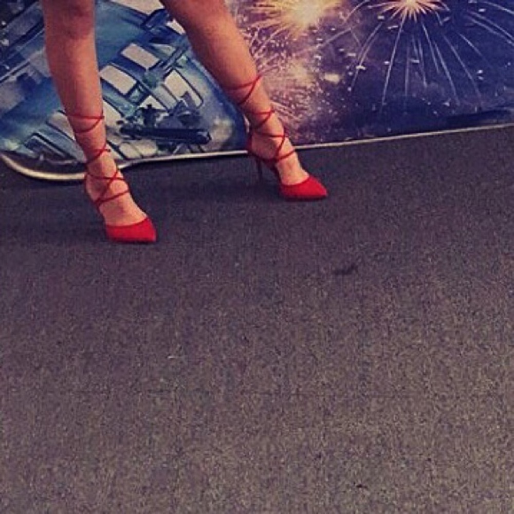 Red Heels - Picture 4 of 4